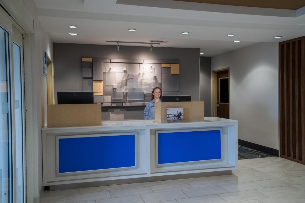 Holiday Inn Express Hotel & Suites Talladega By Ihg Экстерьер фото