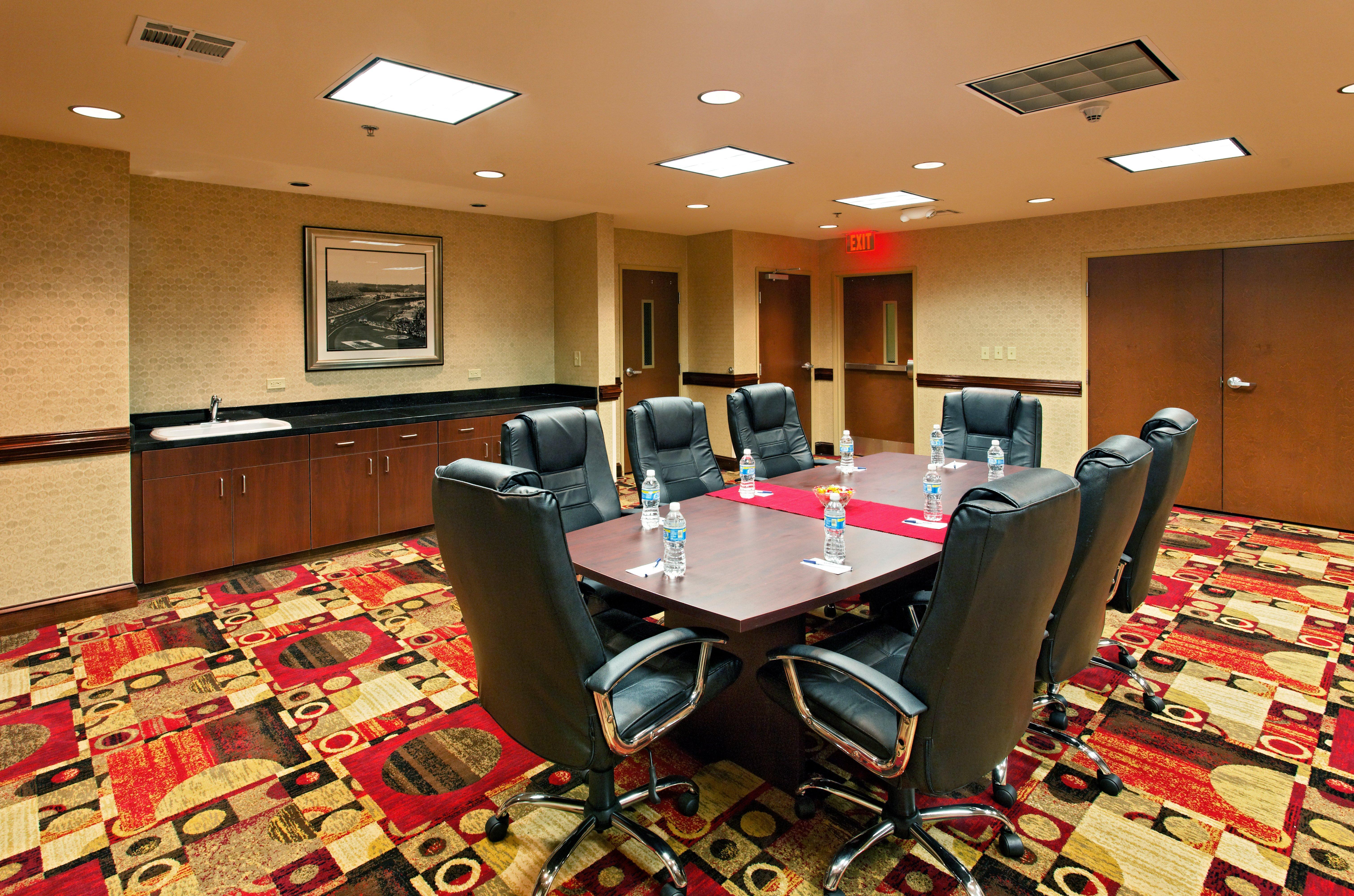 Holiday Inn Express Hotel & Suites Talladega By Ihg Экстерьер фото