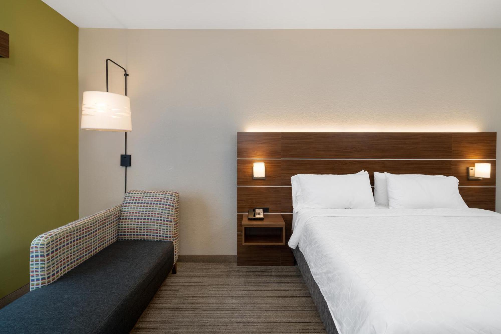 Holiday Inn Express Hotel & Suites Talladega By Ihg Экстерьер фото